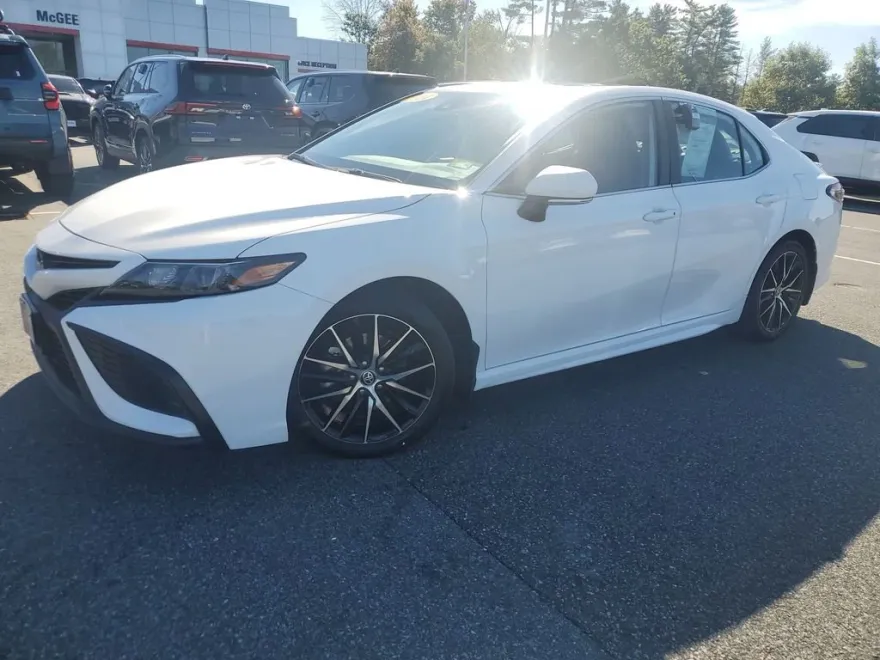 2024 Toyota Camry SE photo 1