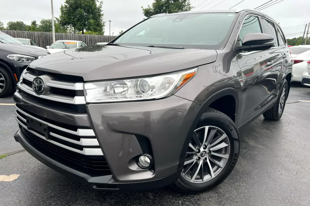 2019 Toyota Highlander XLE photo 1