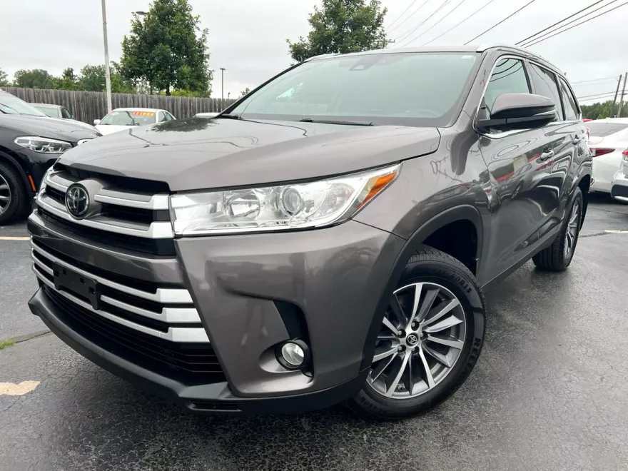 2019 Toyota Highlander XLE photo 1