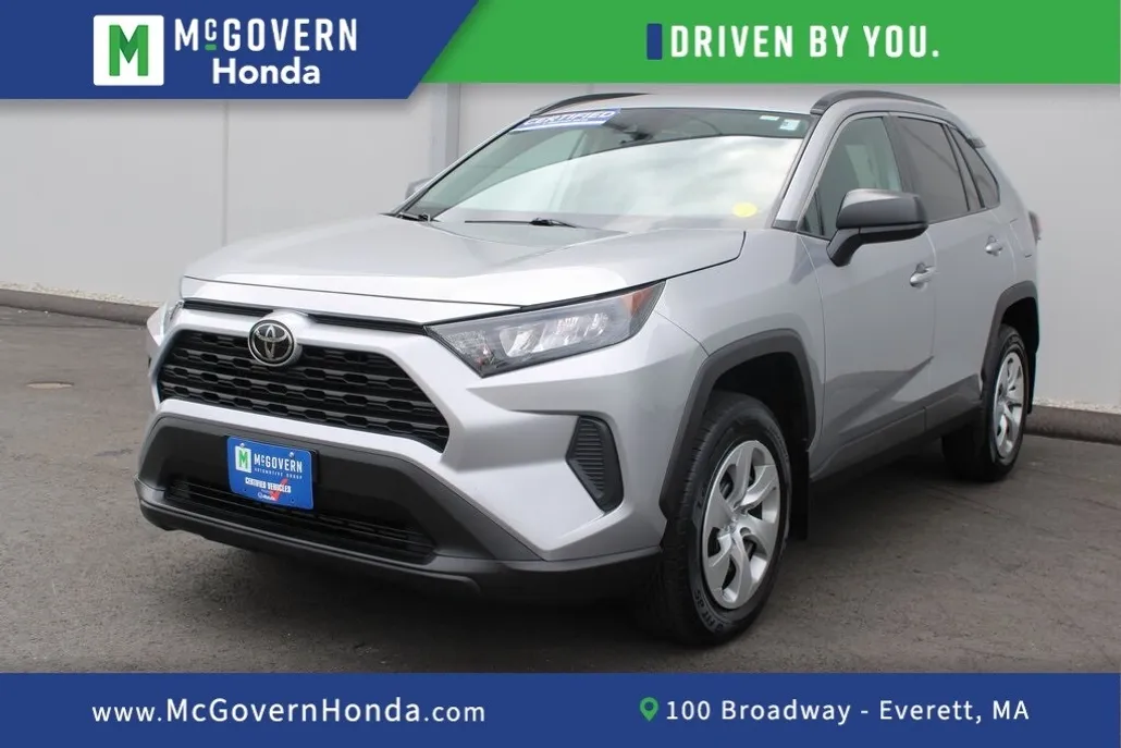 2021 Toyota RAV4 LE photo 1