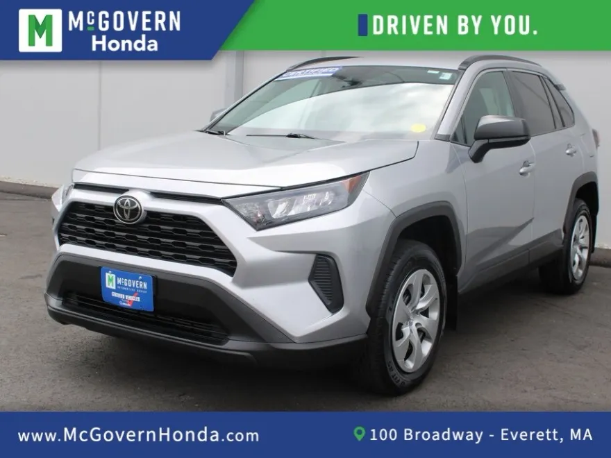 2021 Toyota RAV4 LE photo 1