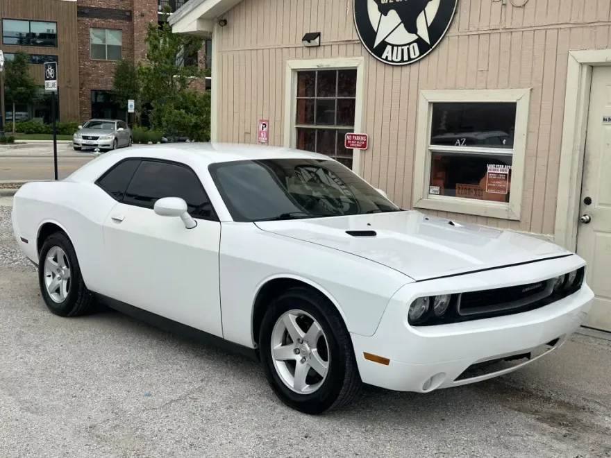 2011 Dodge Challenger SE photo 1