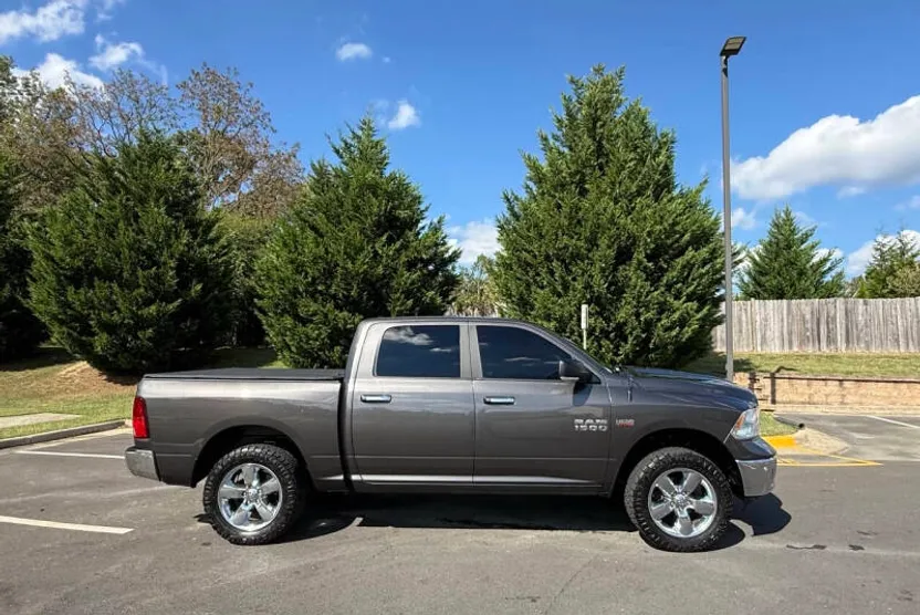 2017 Ram 1500 SLT photo 1