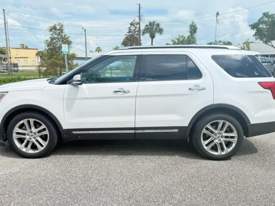 2017 Ford Explorer Limited Sport photo 1
