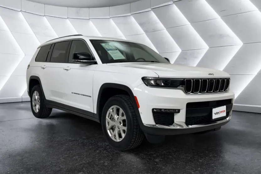2023 Jeep Grand Cherokee Limited photo 1