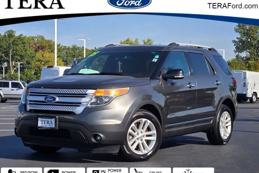 2015 Ford Explorer XLT photo 1