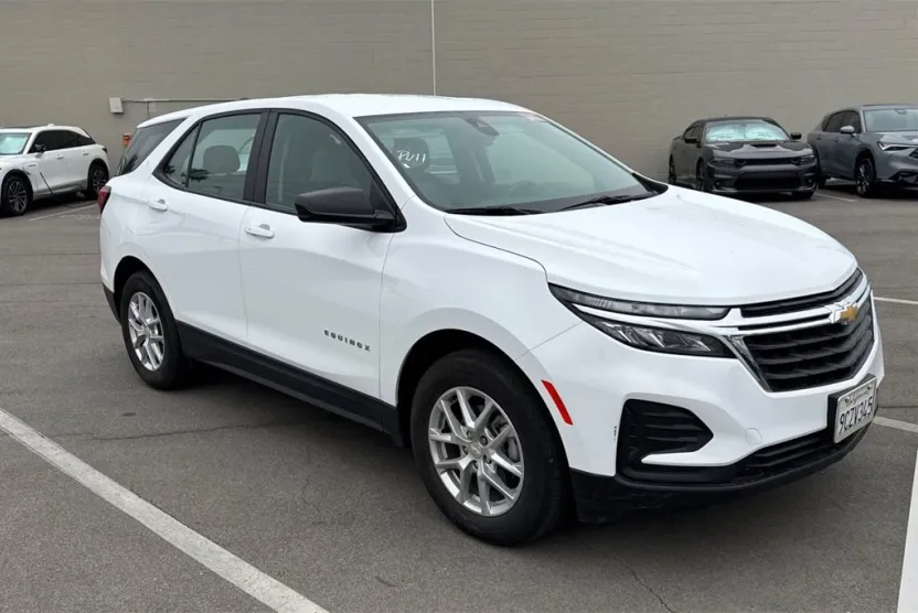 2022 Chevrolet Equinox LS photo 1