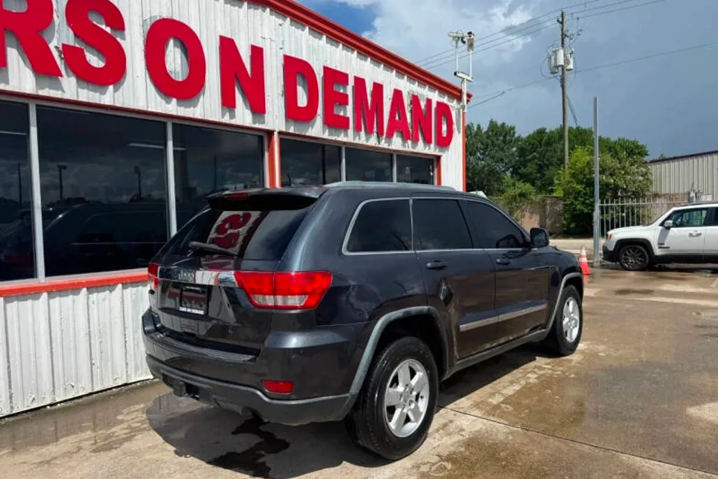 2012 Jeep Grand Cherokee Laredo photo 1