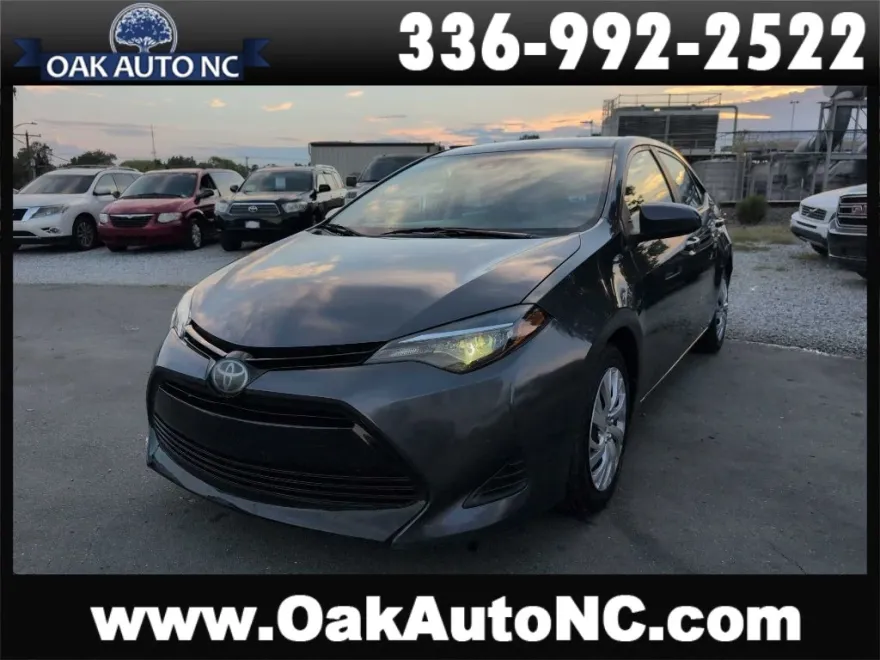 2019 Toyota Corolla LE photo 1
