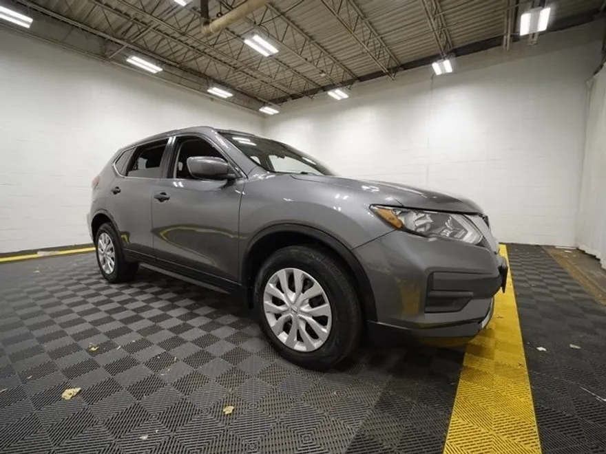 2019 Nissan Rogue S photo 1