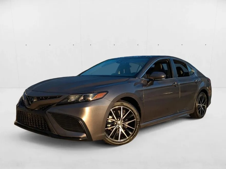 2024 Toyota Camry SE photo 1