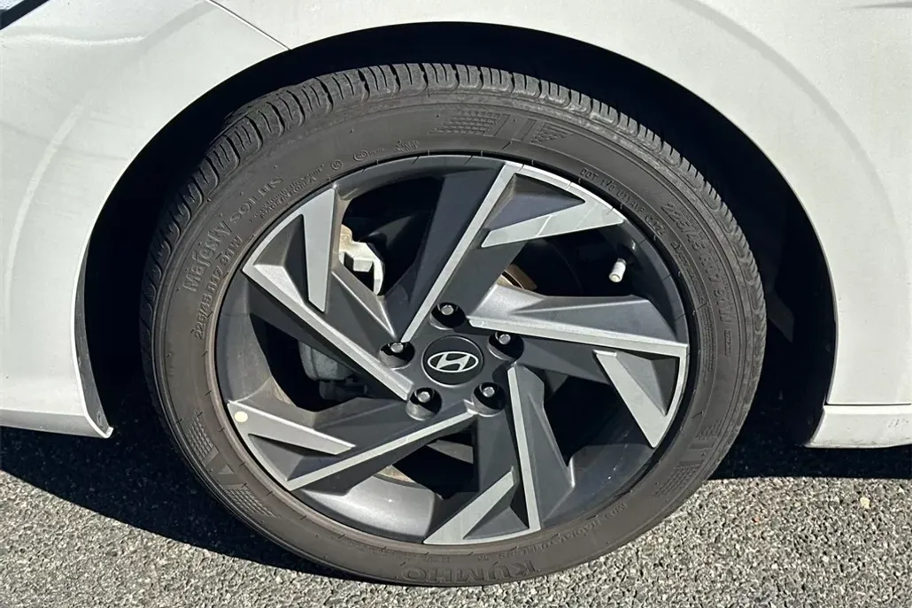 2024 Hyundai Elantra SEL Convenience photo 1