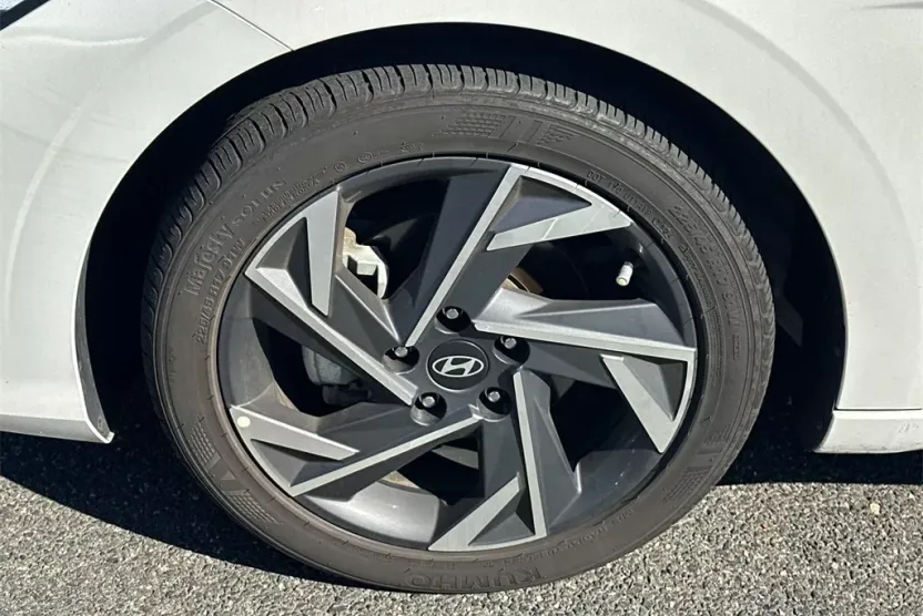 2024 Hyundai Elantra SEL Convenience photo 1