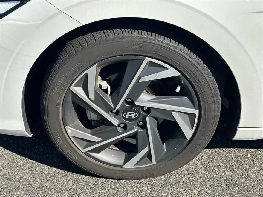 2024 Hyundai Elantra SEL Convenience photo 1