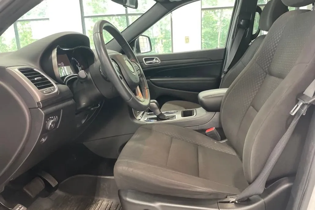 2020 Jeep Grand Cherokee Laredo E photo 1