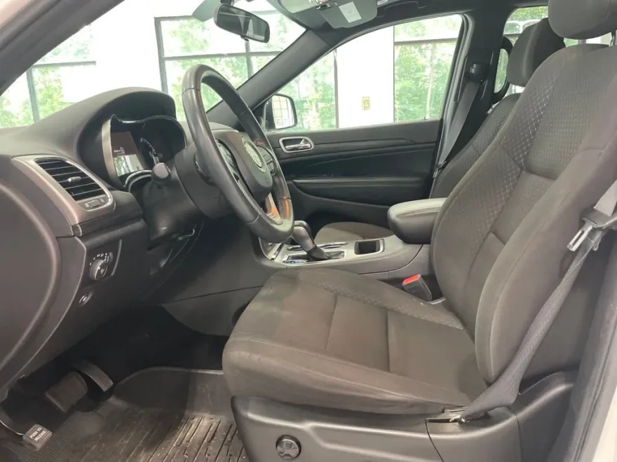 2020 Jeep Grand Cherokee Laredo E photo 1