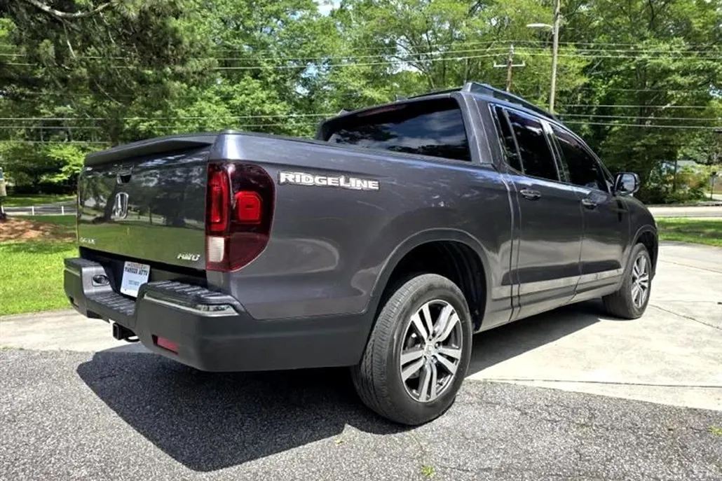 2017 Honda Ridgeline photo 1