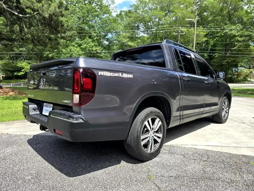 2017 Honda Ridgeline photo 1