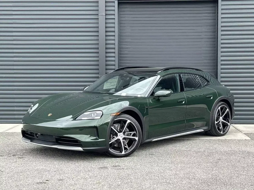 2025 Porsche Taycan Cross Turismo 4S photo 1