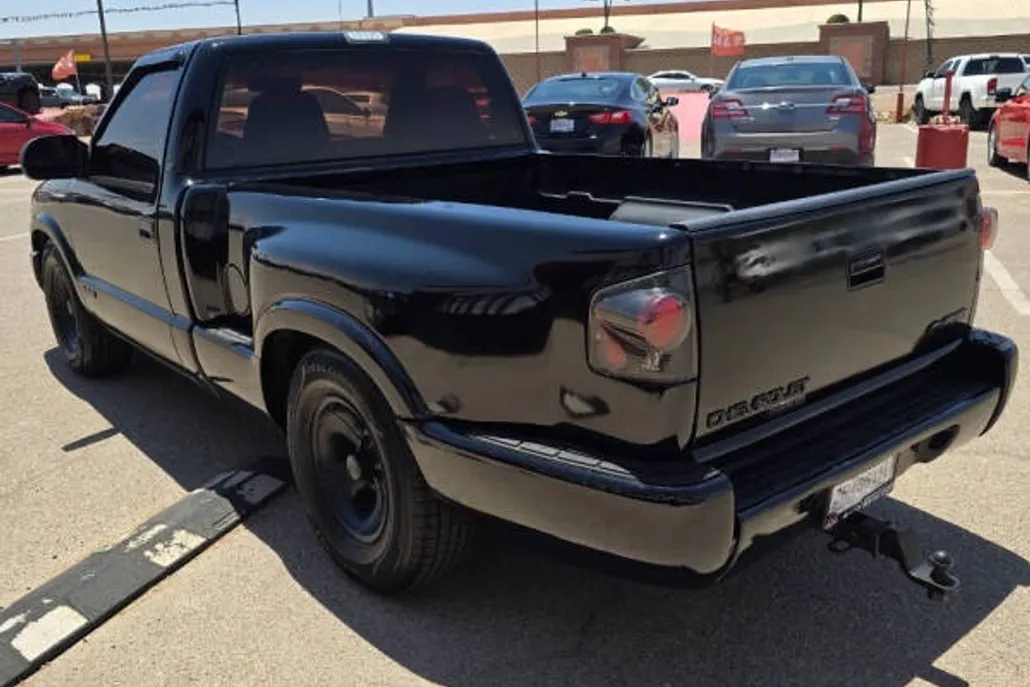1998 Chevrolet S-10 Pickup photo 1