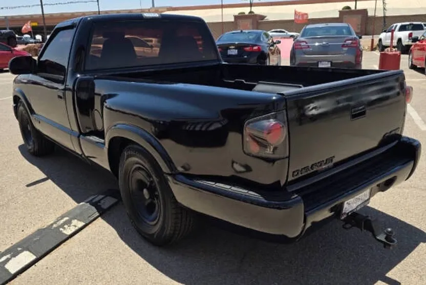 1998 Chevrolet S-10 Pickup photo 1