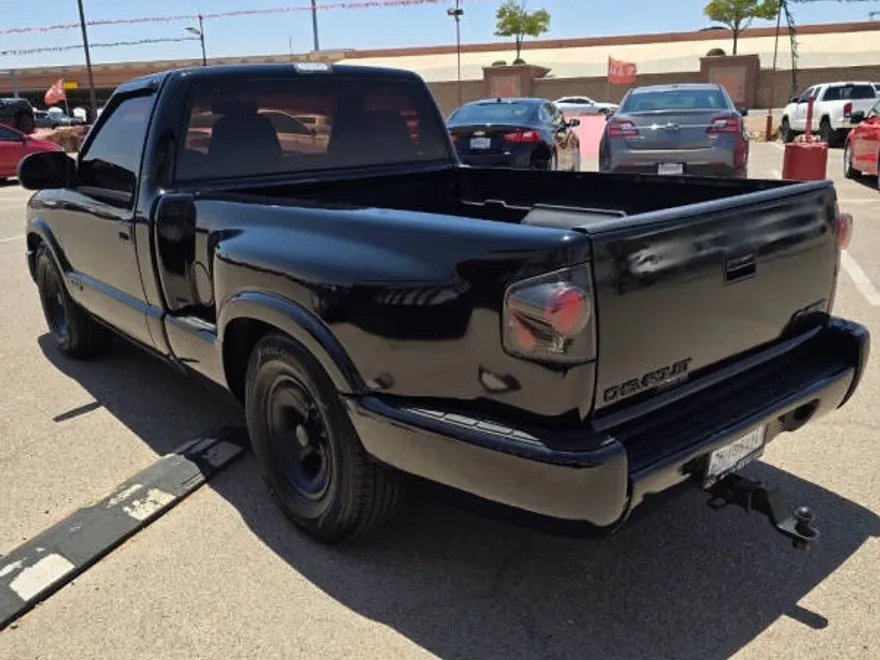 1998 Chevrolet S-10 Pickup photo 1