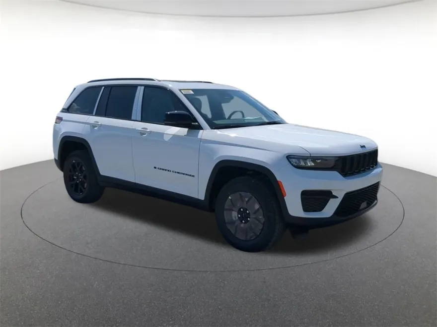 2025 Jeep Grand Cherokee Laredo Altitude photo 1