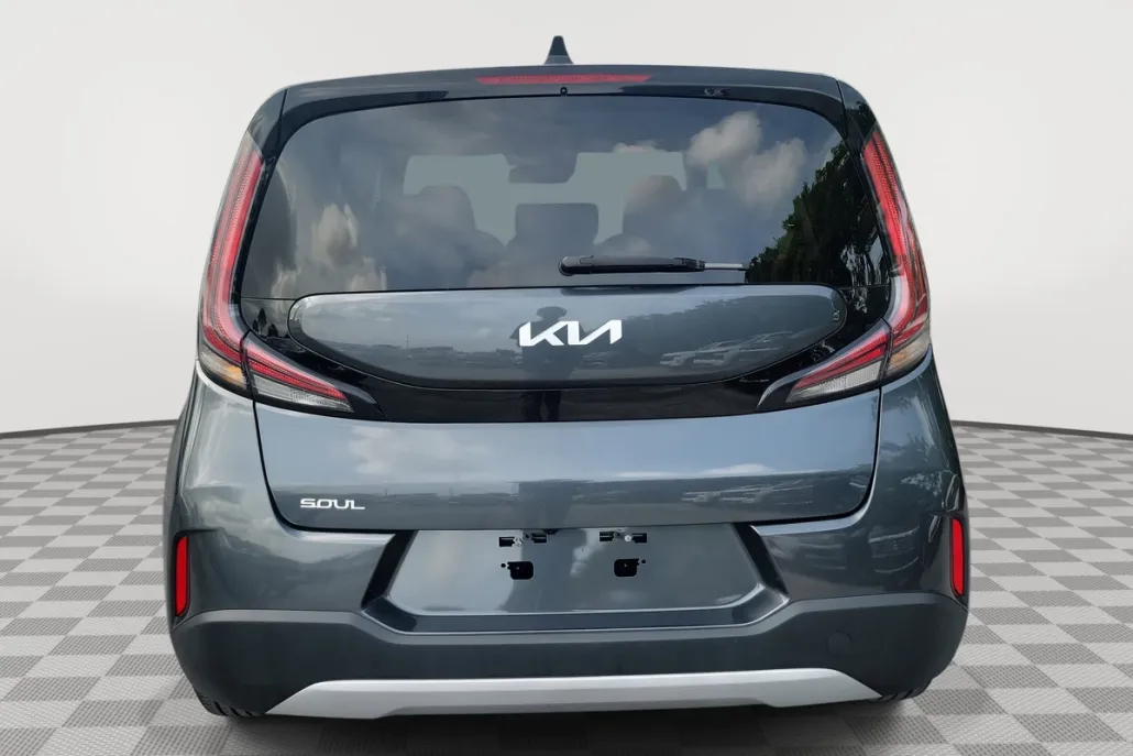 2023 Kia Soul LX photo 1
