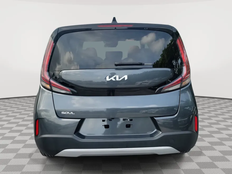 2023 Kia Soul LX photo 1