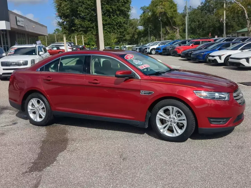 2016 Ford Taurus SEL photo 1