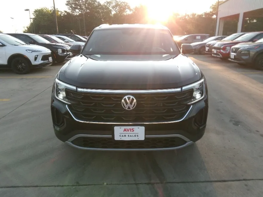 2025 Volkswagen Atlas Cross Sport SE Technology photo 2