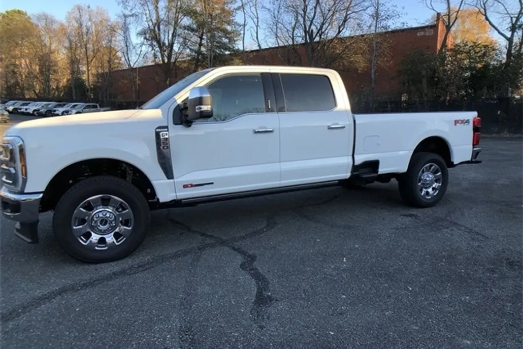 2024 Ford F-350 King Ranch photo 1