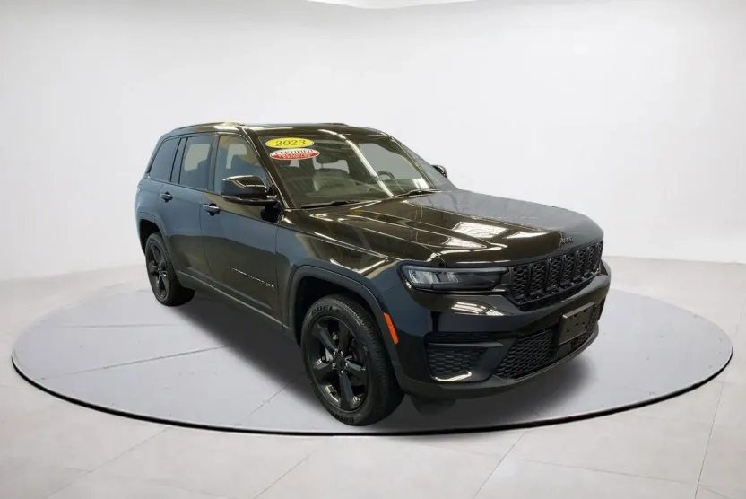2023 Jeep Grand Cherokee Altitude photo 1