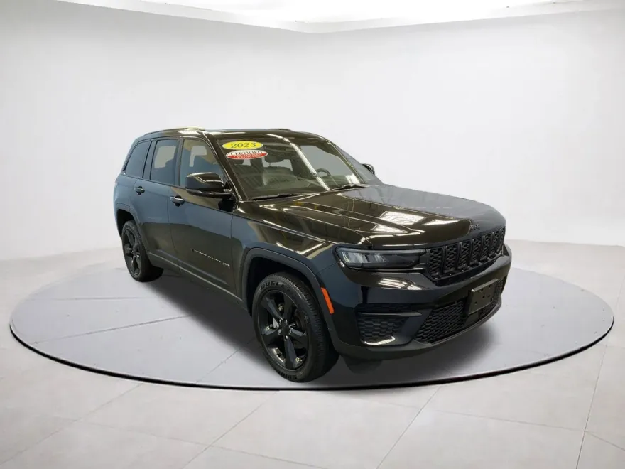 2023 Jeep Grand Cherokee Altitude photo 1