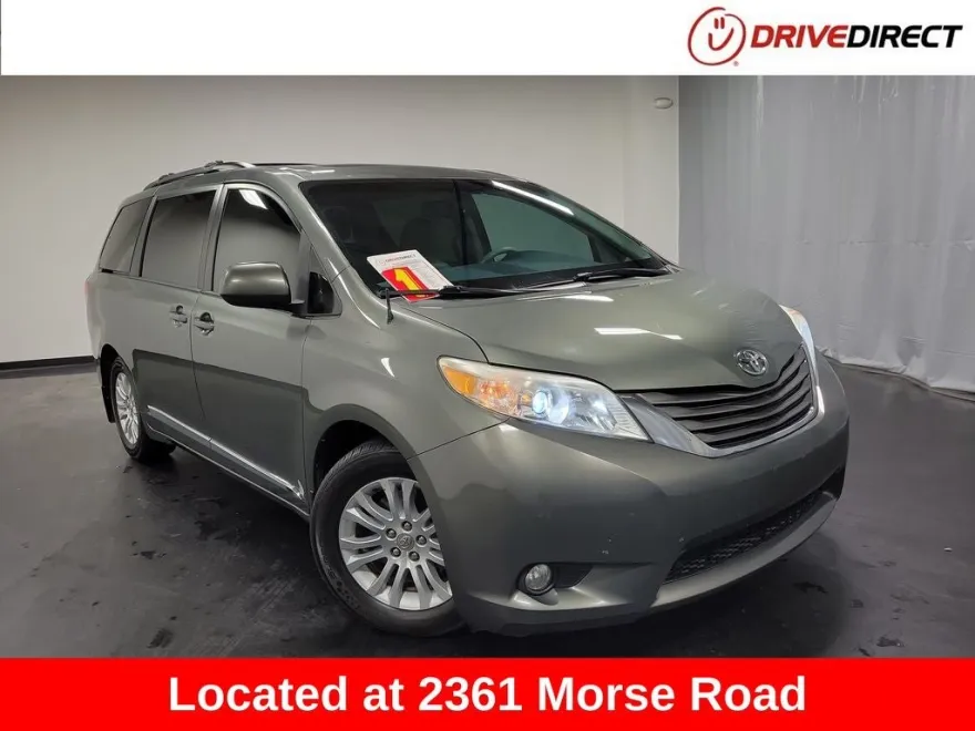 2013 Toyota Sienna XLE photo 1