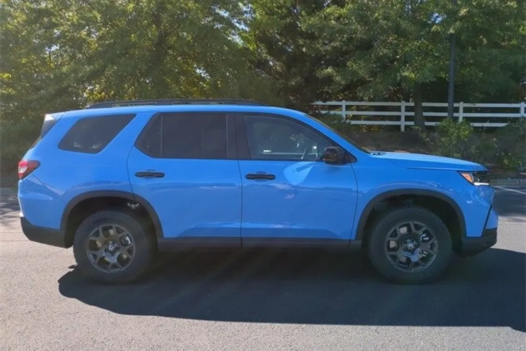 2025 Honda Pilot TrailSport photo 1