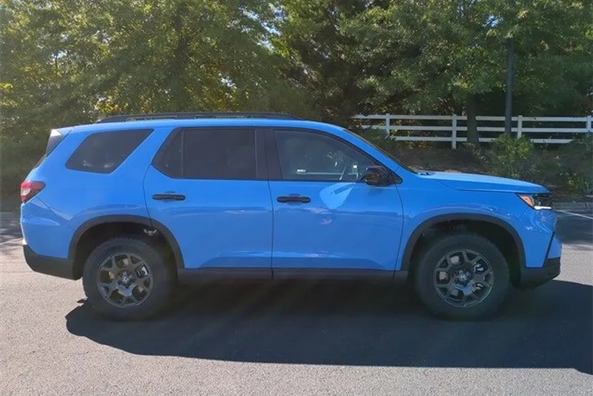 2025 Honda Pilot TrailSport photo 1