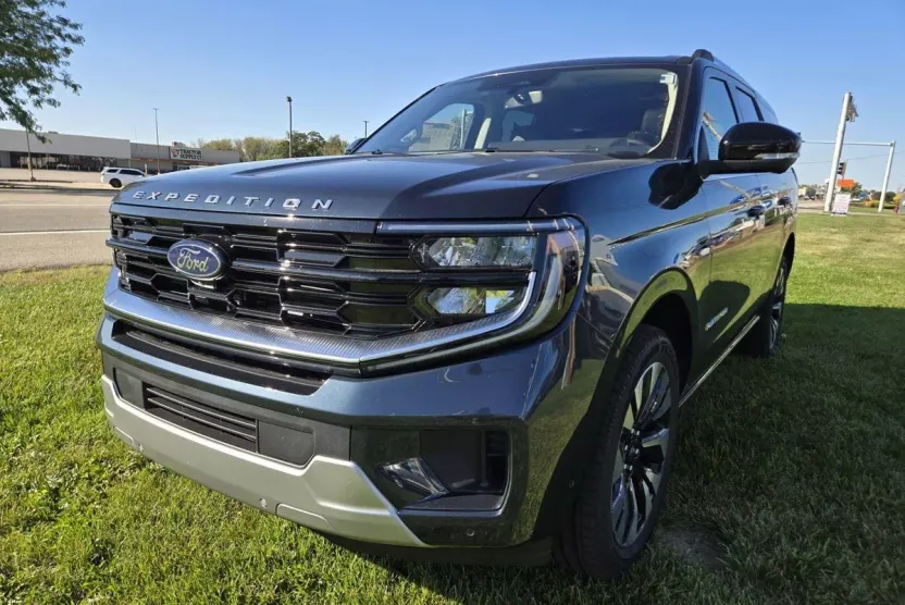 2025 Ford Expedition Platinum photo 1