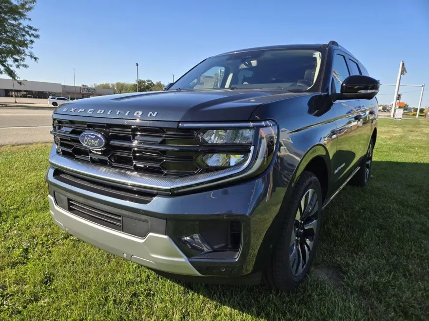 2025 Ford Expedition Platinum photo 1