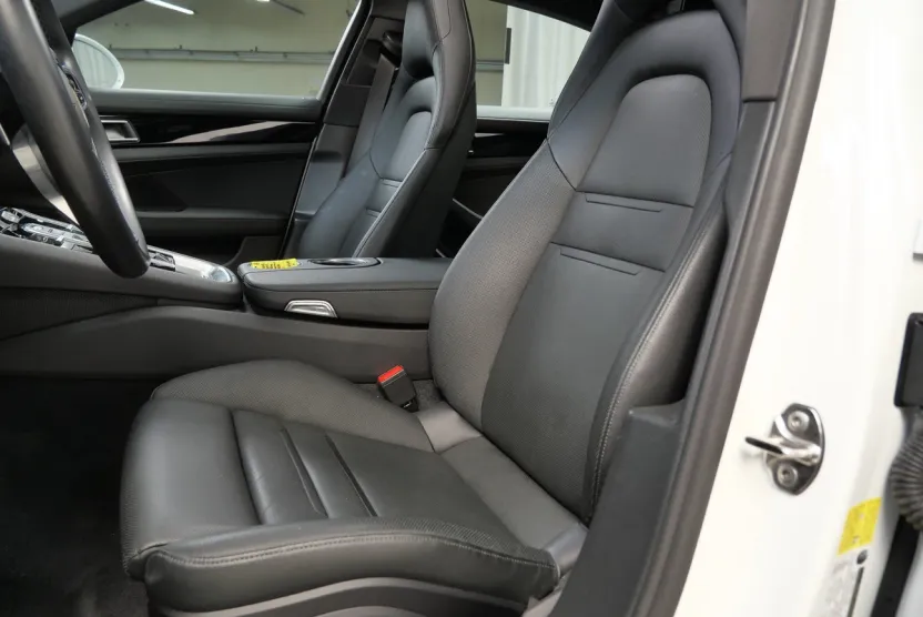 2019 Porsche Panamera 4 photo 1