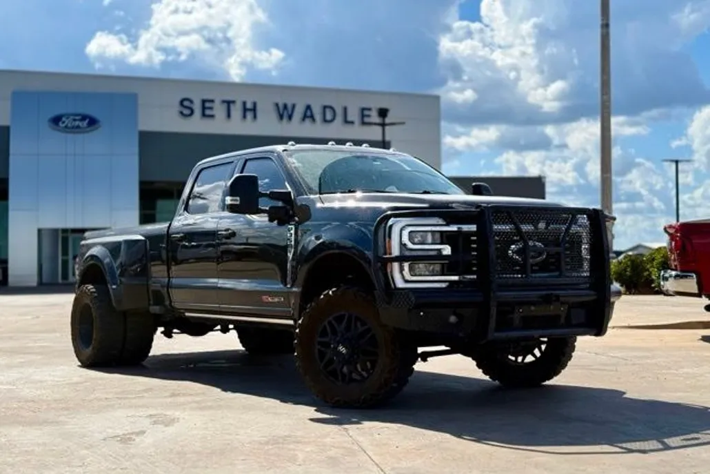 2023 Ford F-350 photo 1