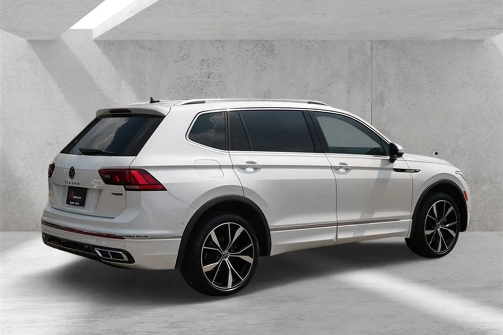 2022 Volkswagen Tiguan SEL Premium R-Line photo 1