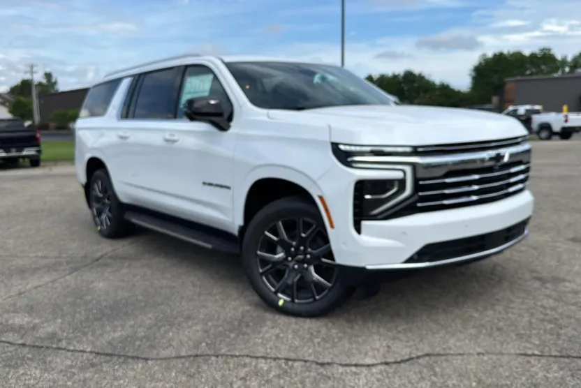 2025 Chevrolet Suburban LT photo 1