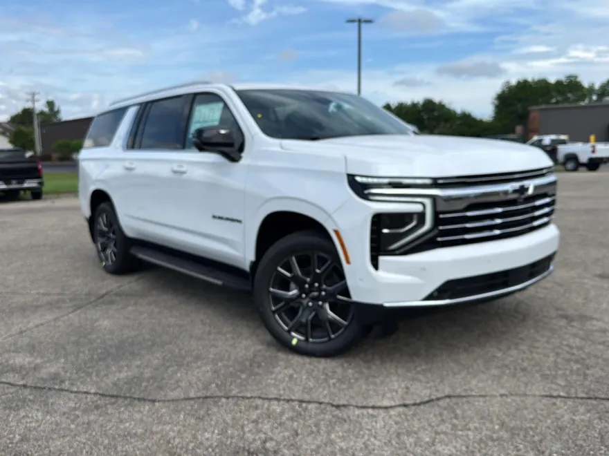 2025 Chevrolet Suburban LT photo 1