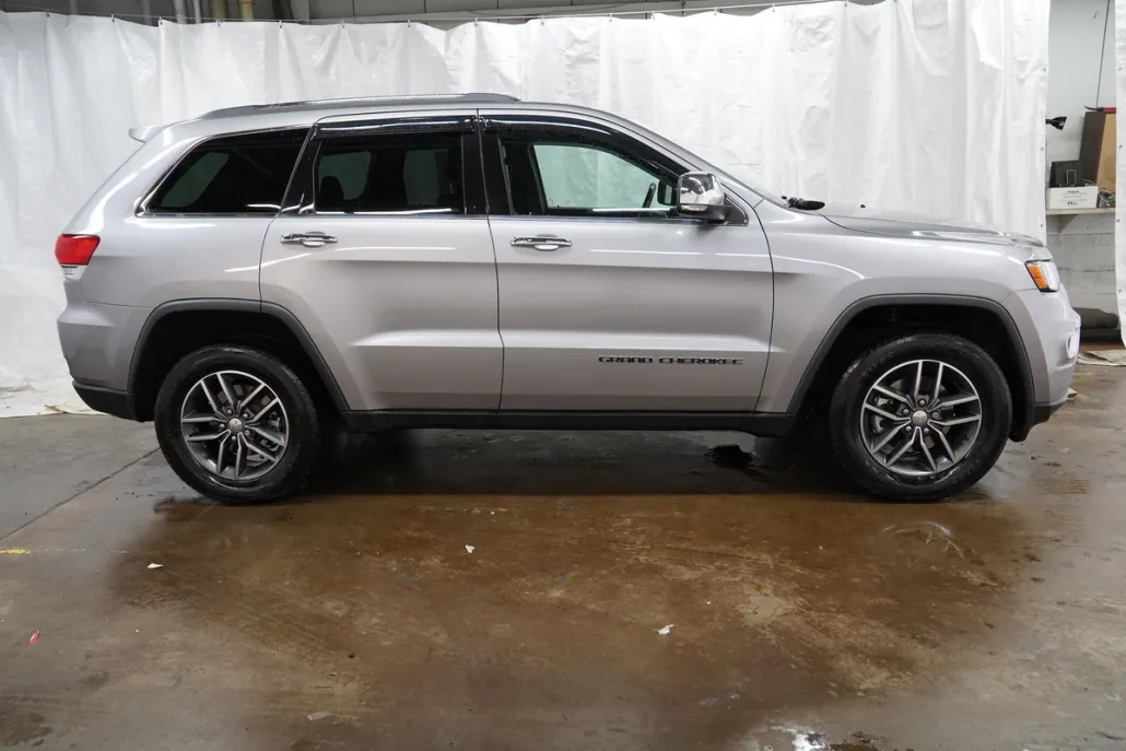 2017 Jeep Grand Cherokee Limited photo 1