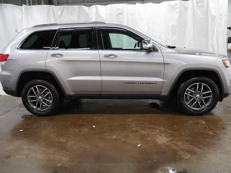 2017 Jeep Grand Cherokee Limited photo 1