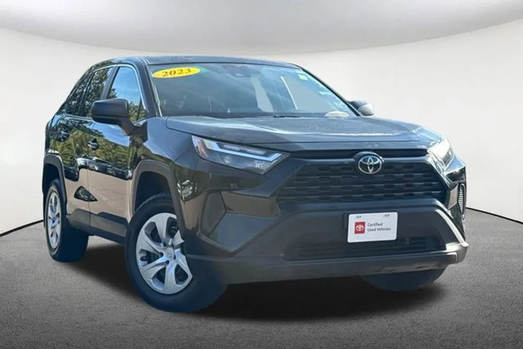 2023 Toyota RAV4 LE photo 1
