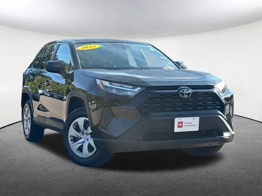 2023 Toyota RAV4 LE photo 1