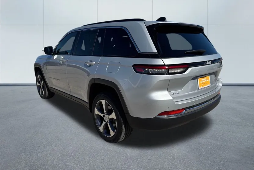 2024 Jeep Grand Cherokee Limited photo 1