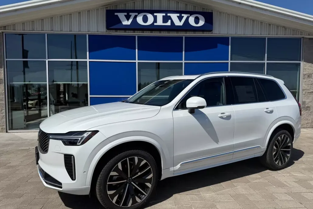 2025 Volvo XC90 B5 Plus photo 1